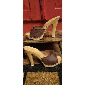 Vintage Candies Size 39 W 8 Heels Sandals Brown Leather Embossed Logo Wood Heel
